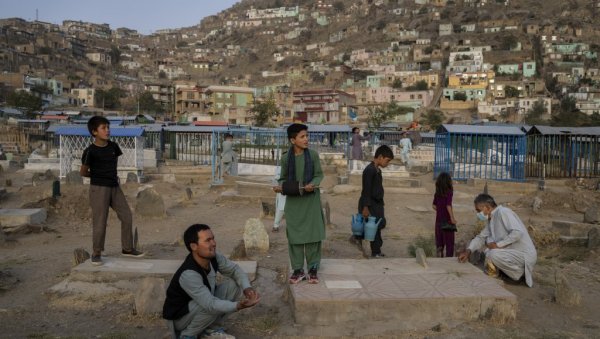 СТИЖУ ХРАНА, ЗАЛИХЕ ЗА ЗИМУ И ВАКЦИНЕ: Кина помаже Авганистану са 30,96 милиона долара