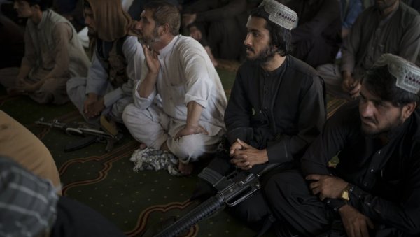 ЕКСПЛОЗИЈА У ЏАМИЈИ: Нови напад у Авганистану током молитве петком - страхује се да има много жртава (ВИДЕО)