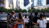 MINUTA ĆUTANJA I ZVONJAVA ZVONA ZA NASTRADALE: Počelo obeležavanje 20 godina od terorističkog napada u NJujorku (FOTO)