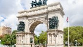 POČEO MONUMENTALNI PODVIG U PARIZU: Umotavanje Trijumfalne kapije po ideji K. Javaševa