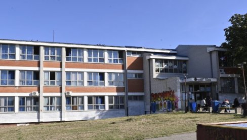 MELJAK DOBIJA OSMOLETKU: U pojedinim prestoničkim naseljima potrebne nove škole, dok se u drugim broj đaka smanjuje