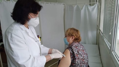 ДОБРЕ ВЕСТИ ЗА ПАРАЋИНЦЕ: У Дом здравља данас стигле нове количине „синофарм“ вакцине
