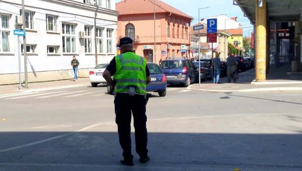 ВОЗИО КАМИОН МРТАВ ПИЈАН: Полиција у Чачку искључила из саобраћаја двојицу мушкараца