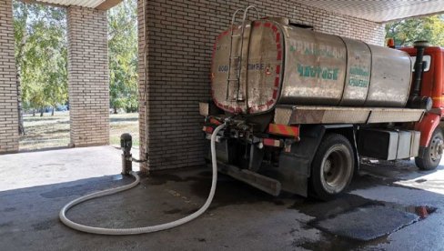 САМО ХИТНЕ ОПЕРАЦИЈЕ: Велика хаварија оставила Крушевац и део расинског округа без воде, на улицама града распоређене цистерне