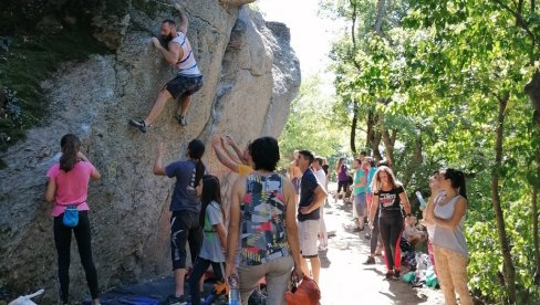 BOLDER FEST U VRŠCU: Atraktivno penjanje po stenama na Vršačkim planinama oduševilo takmičare i posetioce