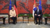NOVOSTI OTKRIVAJU: O čemu su iza kamera pričali Vučić i Merkelova