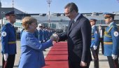 ПРИЈАТЕЉСКИ ПОЗДРАВ: Меркел и Вучић се опростили уз савремено руковање (ВИДЕО)