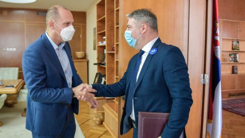 SASTANAK LONČARA I ŠERANIĆA: Ministri razgovarali o epidemiološkoj situaciji u Srbiji i RS