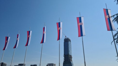 ZASTAVE U PARKU REPUBLIKE SRPSKE: Obeležja povodom proslave Dana srpskog jedinstva