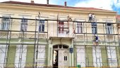 СТАРА ДАМА У НОВОМ РУХУ: Почела реконструкција фасаде Историјског архива у Белој Цркви