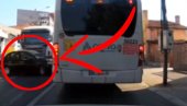 UZNEMIRUJUĆI SNIMAK IZ KRAGUJEVCA: Pokušao da skrene između kamiona i autobusa, tragedija izbegnuta za dlaku (VIDEO)