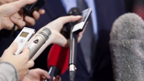 НУНС ПОДРЖАВА КОЉАЧКУ ПОЛИТИКУ НДХ: Отворили врата наследницима Павелића и Шакића!