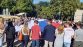 STUDENTI UZ BOŽE PRAVDE RAŠIRILI TROBOJKU: Dan srpskog jedinstva u Studenjaku (FOTO/VIDEO)