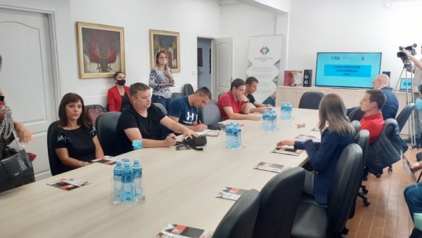 КРОЗ РАДИОНИЦУ ДО ЗНАЊА: У Пироту помоћ младим предузетницима