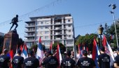 SVEČANI DEFILE SA SRPSKIM TROBOJKAMA: U Paraćinu obeležen Dan srpskog jedinstva, slobode i nacionalne zastave