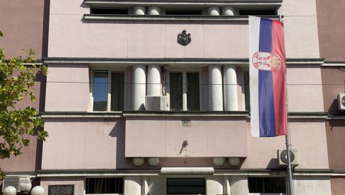 ВИЈОРЕ СЕ ТРОБОЈКЕ И У ПИРОТУ: Обележен Дан српског јединства, слободе и националне заставе
