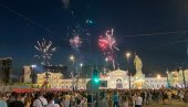 ВЕЛИЧАНСТВЕНА СЦЕНА ЗА КРАЈ: Погледајте ватромет који је осветлио Савски трг (ФОТО/ВИДЕО)