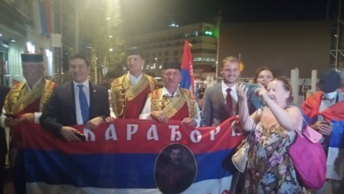 STIGLA BRAĆA IZ HERCEG NOVOG: U Beograd došli na veliki praznik (FOTO)