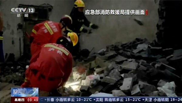 ПОВЕЋАО СЕ БРОЈ ЖРТАВА: У земљотресу у Кини погинуло 134, а рањено скоро 1.000 особа