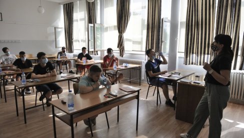 BESPLATNA PRIPREMA ZA MALU MATURU: Opština Čukarica organizuje za osmake časove srpskog jezika i matematike