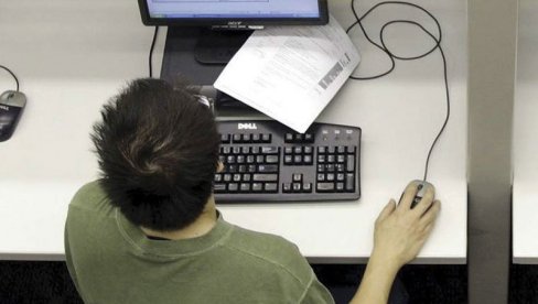 ФЕЈСБУК И ДАЉЕ НЕ РАДИ, ЉУДИ ЗАБРИНУТИ: Како се заштитити од могућег напада и сачувати личне податке?