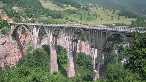 TELO PRONAŠLI RAFTERI: Tragedija kod Đurđevića Tare, muškarac izvršio samoubistvo skokom sa mosta