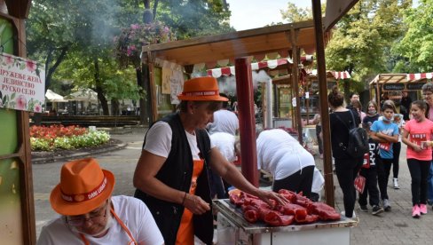 ИЗАЂИ МИ НА ТЕГЛУ: „Сувача“ из Кикинде изазиваће Србију у кувању ајвара