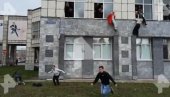 ДРАМА У РУСИЈИ: Нападач пуца по кампусу универзитета, људи беже кроз прозоре зграде (ВИДЕО)