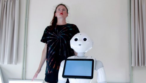ROBOT I DRON NA SCENI: Na programu Bitefa pred gledaocima predstave Future Fortune i Opčinio sam te