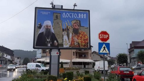 БЕРАНЕ ЧЕКА УСТОЛИЧЕЊЕ: У граду постављени билборди добродошлице патријарху Порфирију (ФОТО)