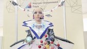 У ХЕЛГУ УЛАЖУ И ИЗ СИНГАПУРА: Паметни робот којег је створила професорка из Ивањице са ђацима заинтересовао инвеститоре широм света
