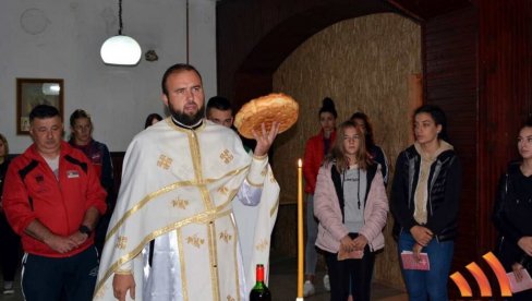 SLAVA PRESVETE BOGORODICE U SEČNJU: Kulturno-umetničko društvo proslavilo svoj dan, u seoskom hramu svečana liturgija