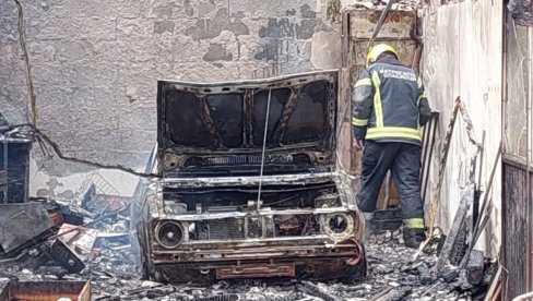 PRVE FOTOGRAFIJE NAKON POŽARA U MIRIJEVU: Od radionice ostalo samo zgarište, vatra oštetila i zgradu pored (FOTO/VIDEO)
