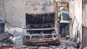 PRVE FOTOGRAFIJE NAKON POŽARA U MIRIJEVU: Od radionice ostalo samo zgarište, vatra oštetila i zgradu pored (FOTO/VIDEO)