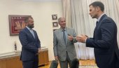 UZMI RAČUN I POBEDI: Mali potpisao ugovor sa dobitnikom stana u prvom jesenjem izvlačenju nagradne igre