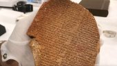 ВРЕДНА ЈЕ 1,7 МИЛИОНА ДОЛАРА: Украдена глинена плоча стара 3.500 година враћа се у Ирак (ФОТО+ВИДЕО)