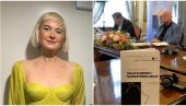 ДОК МУЖ БИЈЕ, ОНА ДРЖИ ЧАС: Усред Београда одржана промоција књиге Куртијеве жене о самоопредељењу