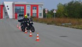 КОБНА САМООБУКА МОТОЦИКЛИСТА: Агенција за безбедност саобраћаја одржала тренинг у Вршцу
