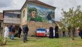 SEĆANJE NA DIV-JUNAKA SA KOŠARA: Darku Miloševiću oslikan mural u centru LJiga, u ulici koja nosi njegovo ime