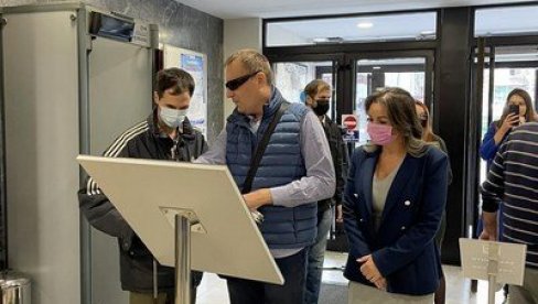 TAKTILNE TABLE U GRADSKOJ UPRAVI: Sugrađanima sa oštećenim vidom i sluhom dostupnije informacije