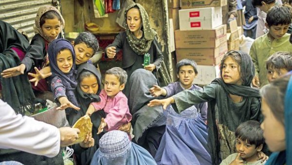 РЕКЛИ СУ МИ ДА НЕЋУ ДУГО ЖИВЕТИ, АЛИ МОРАМ: Авганистанци се одлучују да продају органе и децу како би преживели