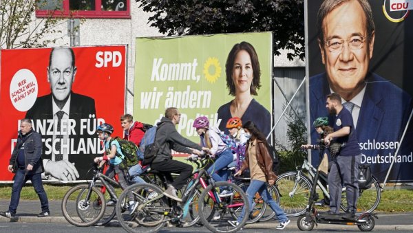 ЈЕДАН БИРАЧ, А ДВА ГЛАСА: Немци данас гласају за нови сазив Бундестага и за будућег канцелара