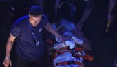JEZIV NOKAUT NA STADIONU TOTENHEMA: Lenjin pao i počeo da se trese, hitno prevezen u bolnicu (VIDEO)