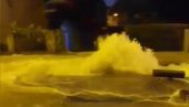 POPLAVA U ZAGREBU:  Voda dizala asfalt na ulicama (VIDEO)
