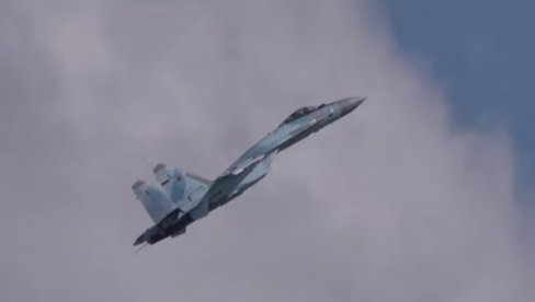 AMERIČKI BOMBARDER NADOMAK RUSIJE: Rusija digla tri Su-35S, a evo ko je podvio rep na kraju