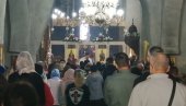 VELIKI BROJ VERNIKA U ĐURĐEVIM STUPOVIMA: Vladika Metodije sasluživao prvu liturgiju posle ustoličenja (FOTO)