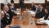 NEĆEMO DOZVOLITI PONIŽENJE: Vučić se sastao sa ambasadorima Kvinte