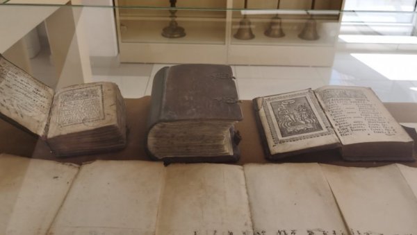 ЧУВАР КЊИГА, СЛИКА И ИКОНА: Недавно отворени Музеј црквених старина у Нишу баштини вредне предмете и документа важна за нашу историју