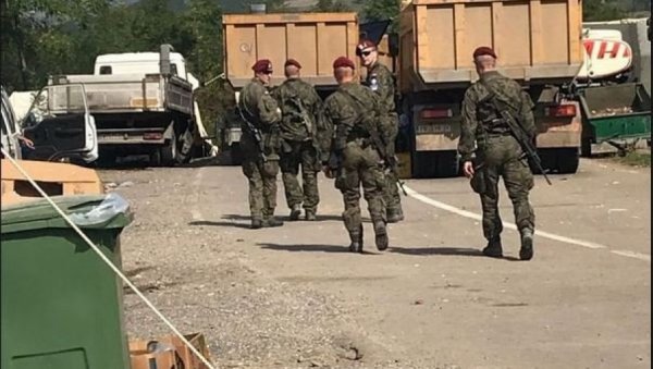 ПОЗВАО ИХ ЗЕЛЕНСКИ: Украјински контингент од 40 војника са тзв. Косова се враћа у Украјину