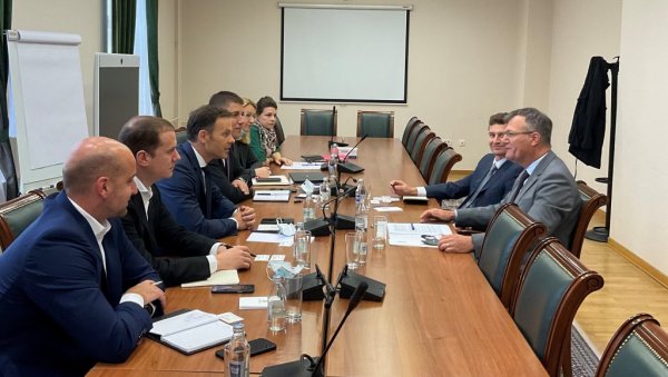 О ЕКОНОМСКОЈ САРАДЊИ: Министар финансија разговарао са амбасадором Словеније